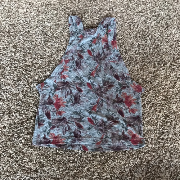 Cute cropped top - Picture 2 of 3